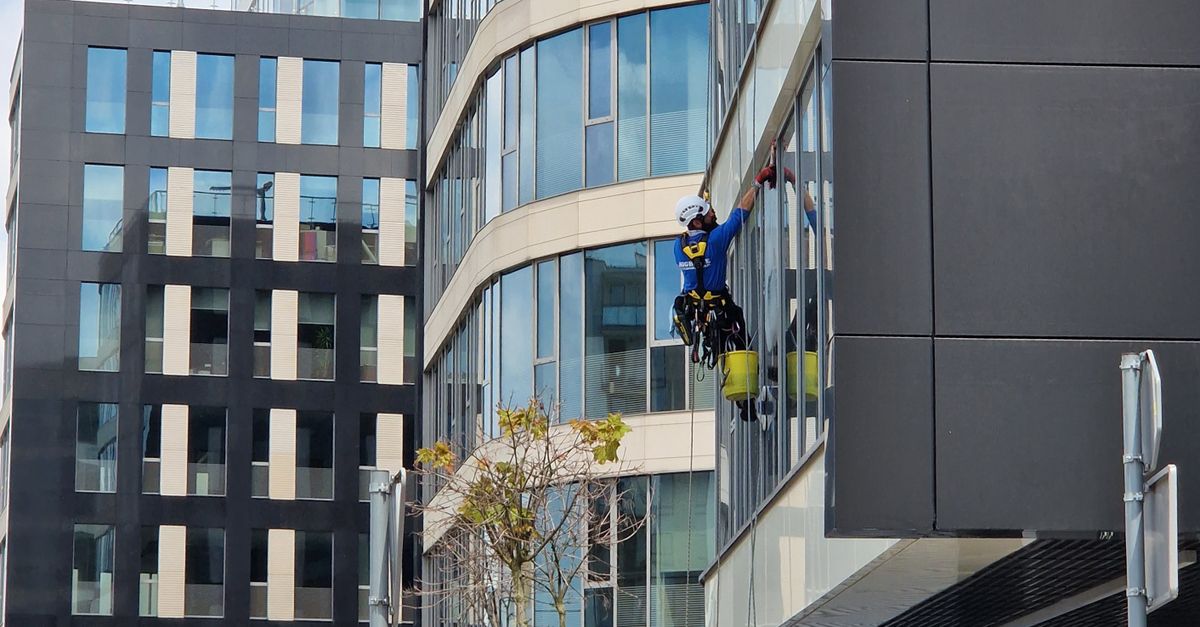 Advanced Techniques for Efficient High-Rise Window Cleaning