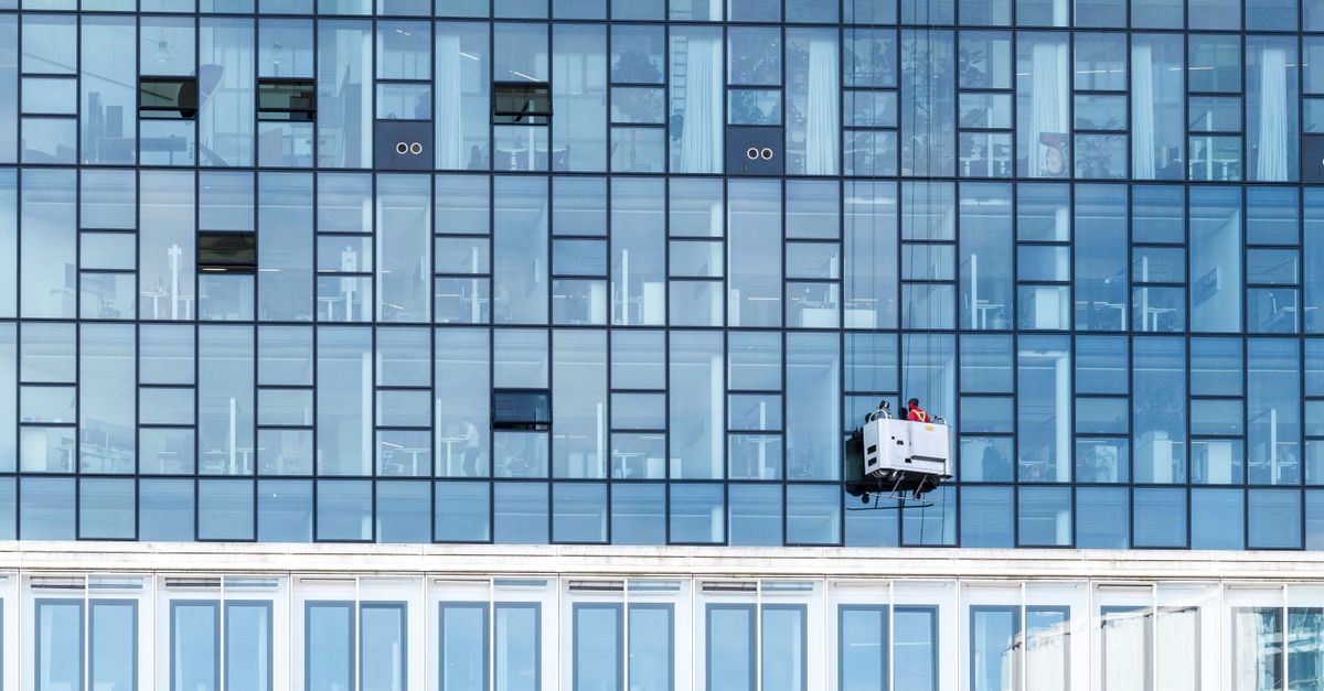 Creating a Culture of Safety in the Commercial Window Cleaning Sector