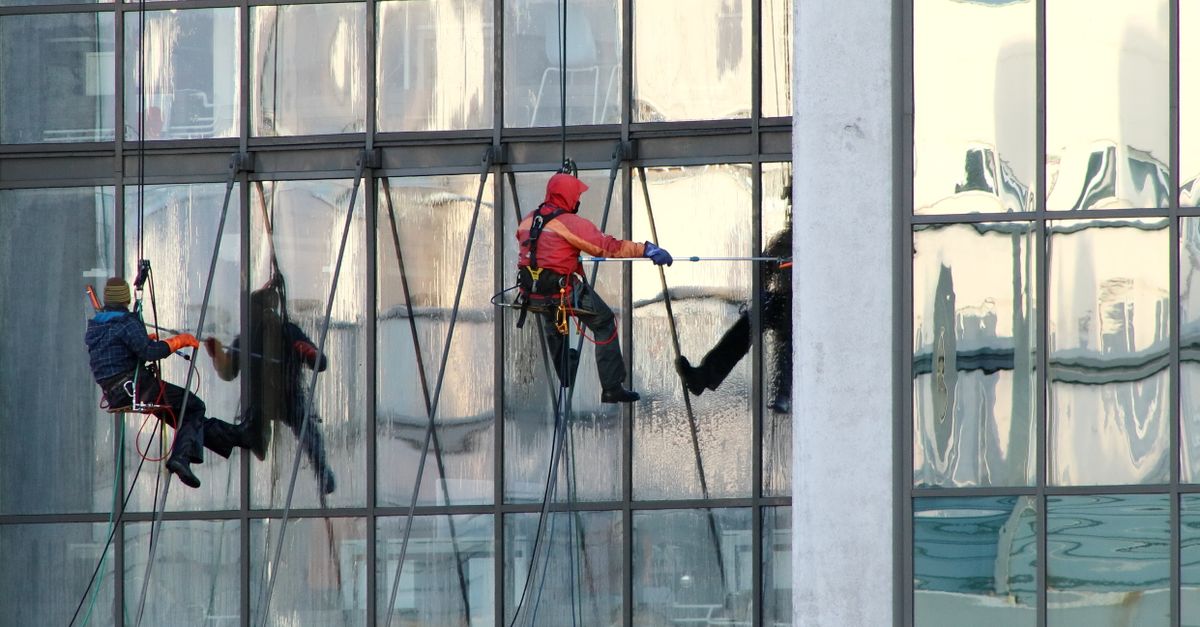 How to Prepare Windows for Post-Construction Cleaning