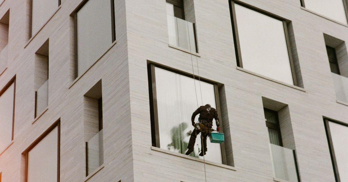 Industry-Endorsed Safety Protocols for Window Cleaning Training