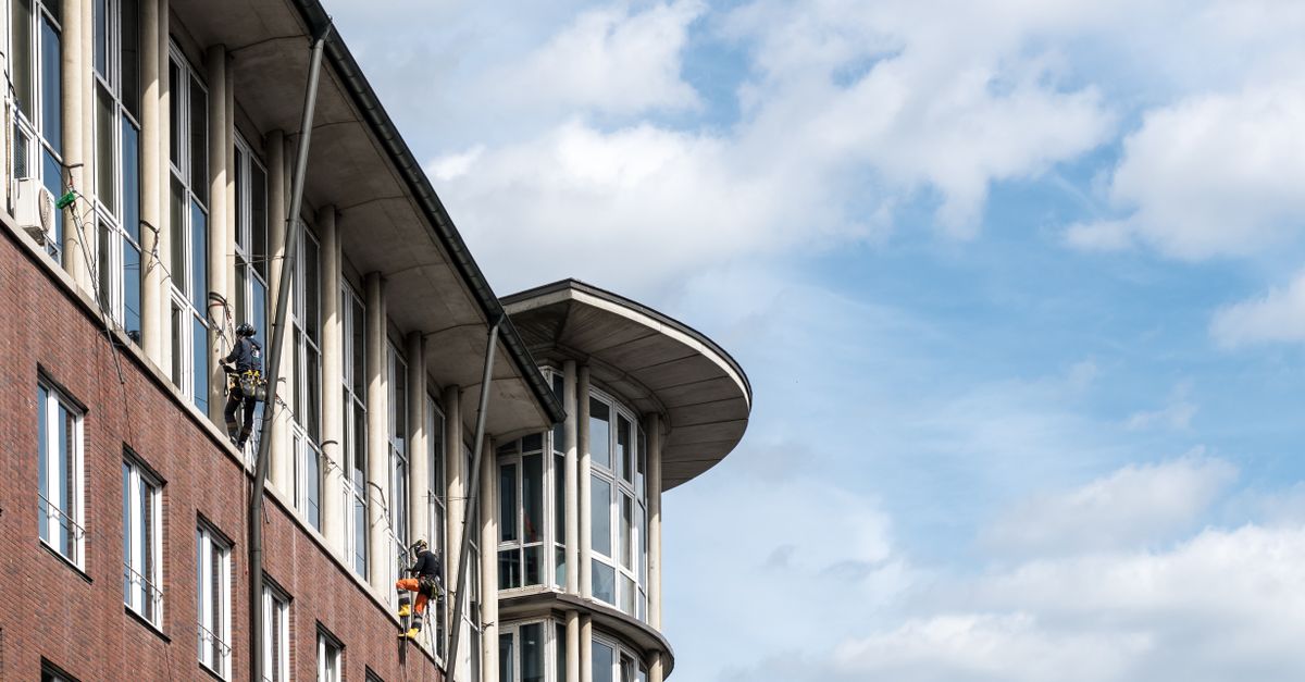 Innovative Fall Arrest Systems for High-Rise Window Cleaning Professionals