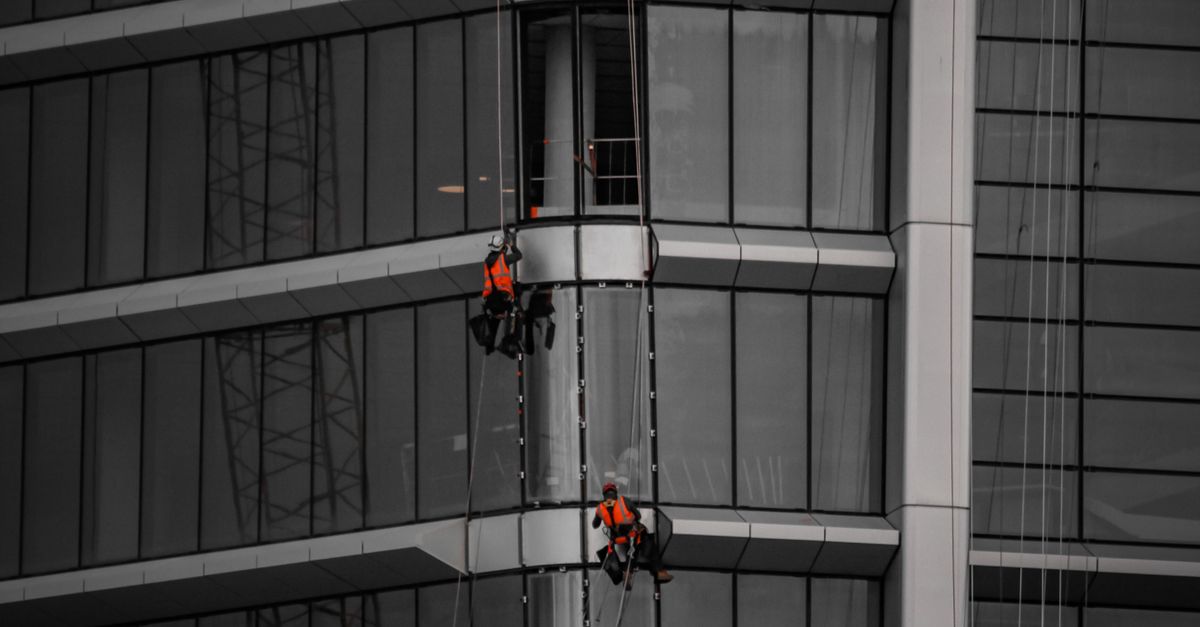 Selecting the Right Equipment for High-Rise Window Cleaning Tasks