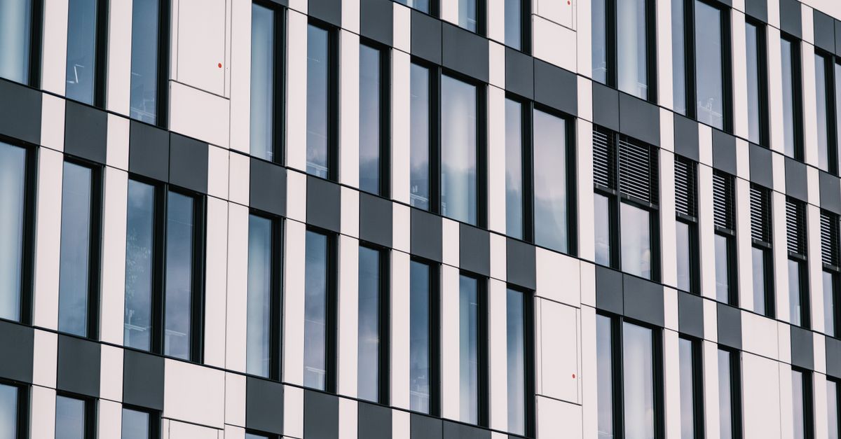 The Role of Spotters in Ensuring Safety during Ladder Operations